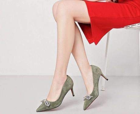 一双尖头单鞋有魅力，性感高跟鞋，让你提升气质