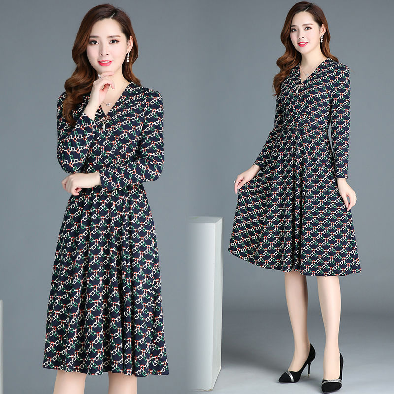 新发现，这“薄”秋裙比旗袍还优雅，衬肤白美嫩，高雅，好开心