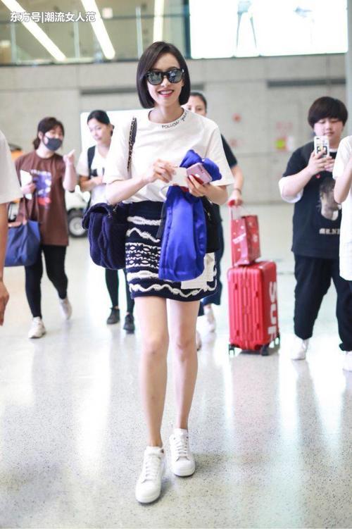 宋茜真的瘦了!穿牛仔短裙暴露了一双大长腿,网友:女神般的身材