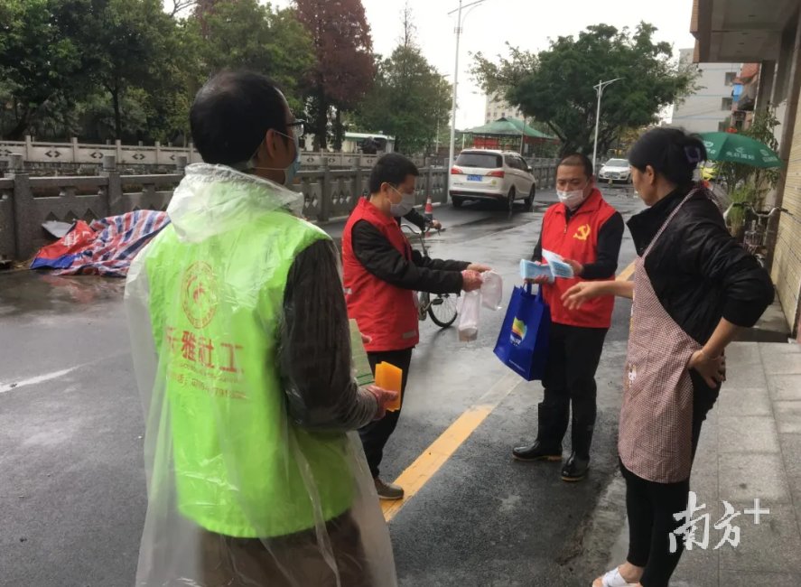  [防疫物资]东莞市抗疫工作队第三批队员助力麻涌抗疫