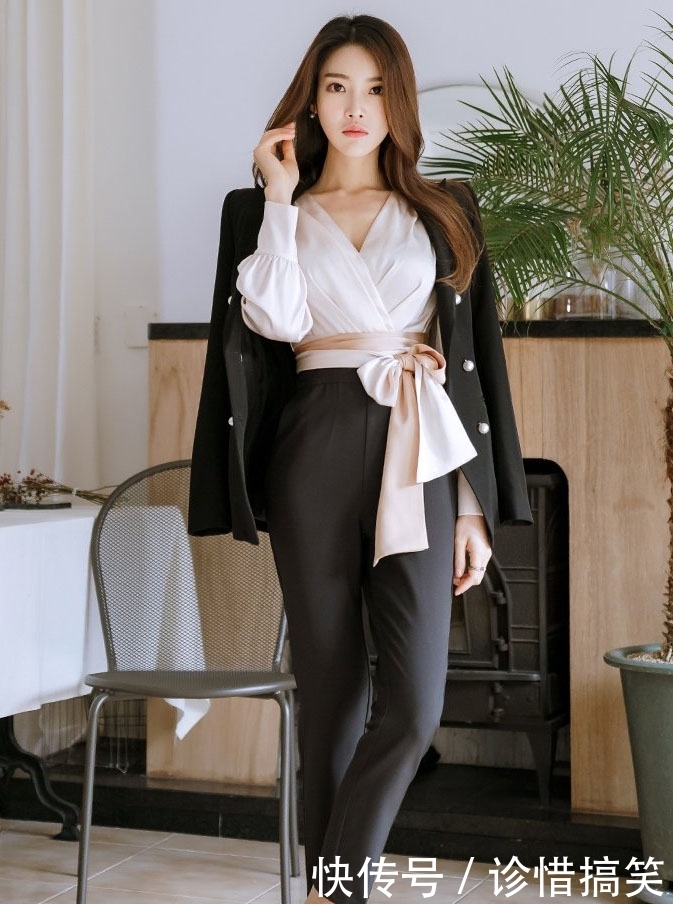 「职场中」靓靓聊第59期:气场强大的职场女强人,尽显穿着品味,出场即是巅峰