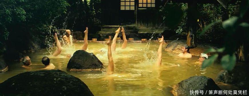 中国游客在日本泡温泉，被日本人吐槽太保守，网友：你去也一样