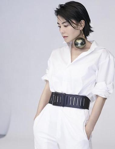 王菲袁泉是越老越有味道! 淡色系穿衣让她们处颜值巅峰, 青春不老