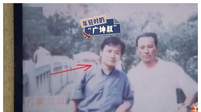  #部电视剧#谢广坤年轻时照片曝光，发型时尚十分帅气，变身低配版黄晓明