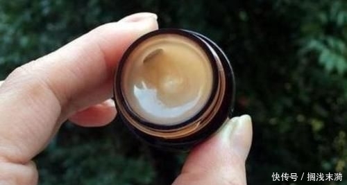  『眼霜』爱美的女人，睡觉前都偷偷做好4件事，到了40岁仍然看着很年轻