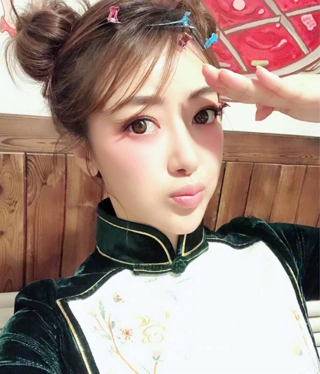 陈紫函的妆容可真是美，这是叫做桃花妆？