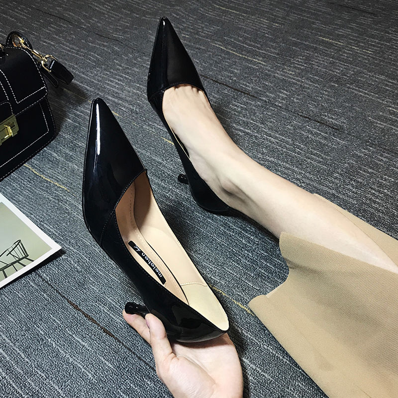 女人多穿这样又高又细的高跟鞋，上脚实在是太美了，而且还不贵