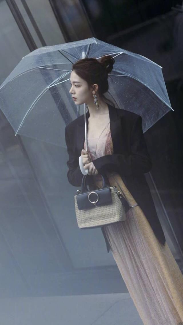 陈瑶对自己真狠!脚踩10cm细针高，脚尖脚背都垂成一条直线了!