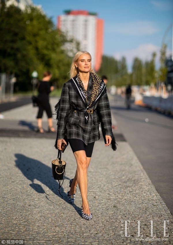 你没看错，打底裤外穿流行了起来！