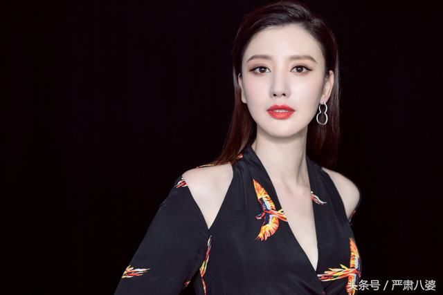 张萌时尚look干练优雅 长腿吸睛性感撩人