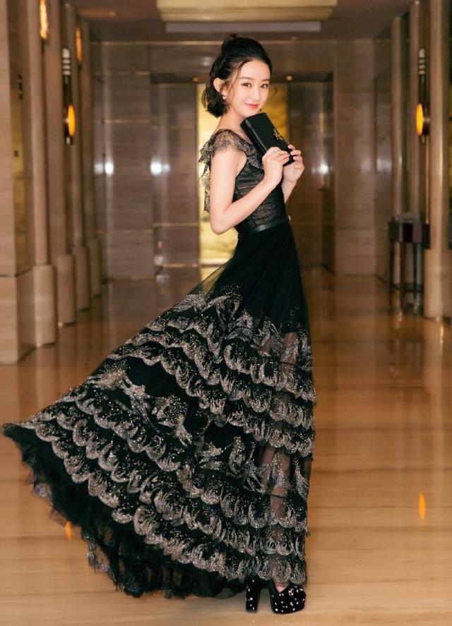 32岁的杨幂和31岁的赵丽颖撞发型，网友：舒畅的短发更加时尚