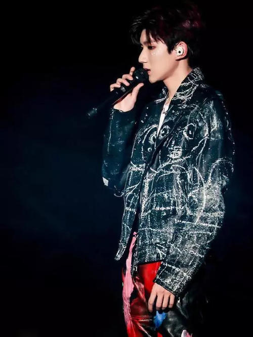 坤音四子“过敏脸”出道妆，这画风是致敬98年的王菲吗？