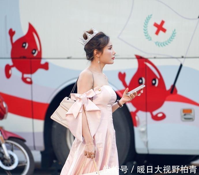  『气质』摄影美女穿上顺滑的，给人成熟优雅的气质