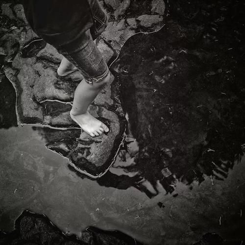 佳作欣赏|黑白画面的自由活力 无忧无虑的童年时光