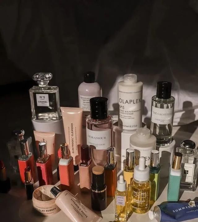  收纳■超方便化妆品收纳术！让你的懒觉多睡半个小时