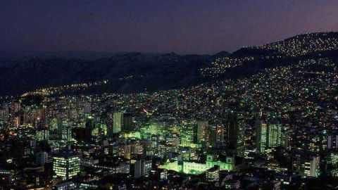 世界海拔最高的首都：居民坐缆车上下班 机场建在4000米山上