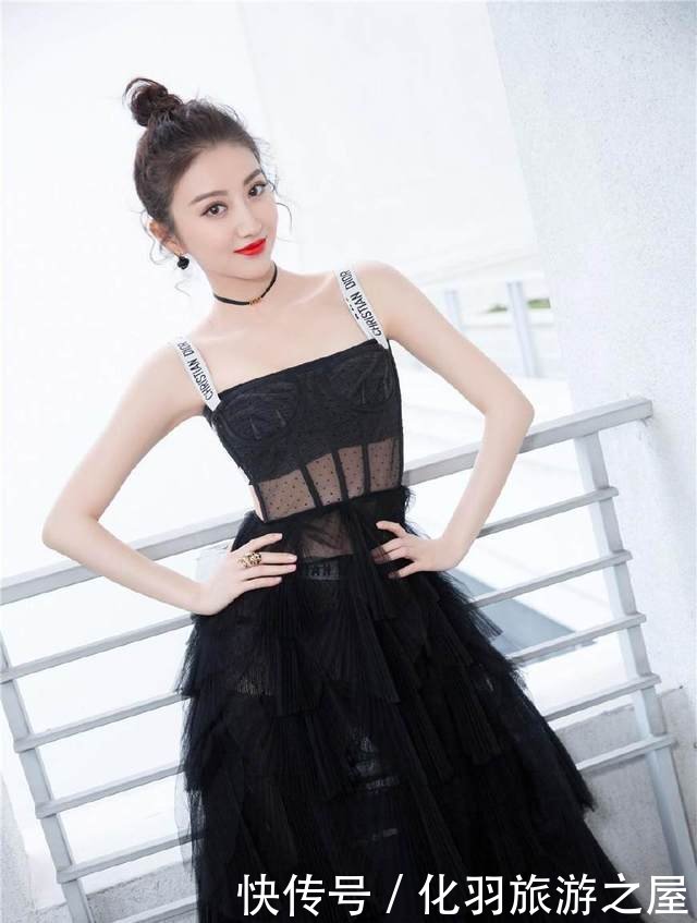 30岁的刘诗诗和29岁的景甜，是气质差还是衣品差呢