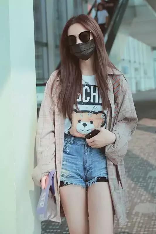 徐璐现身，没有化妆和化妆有区别，终于知道明星为啥都戴口罩了！