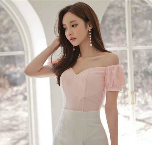 紧身打底裤小姐姐：凸显身材，让人看这简约，而不简单！