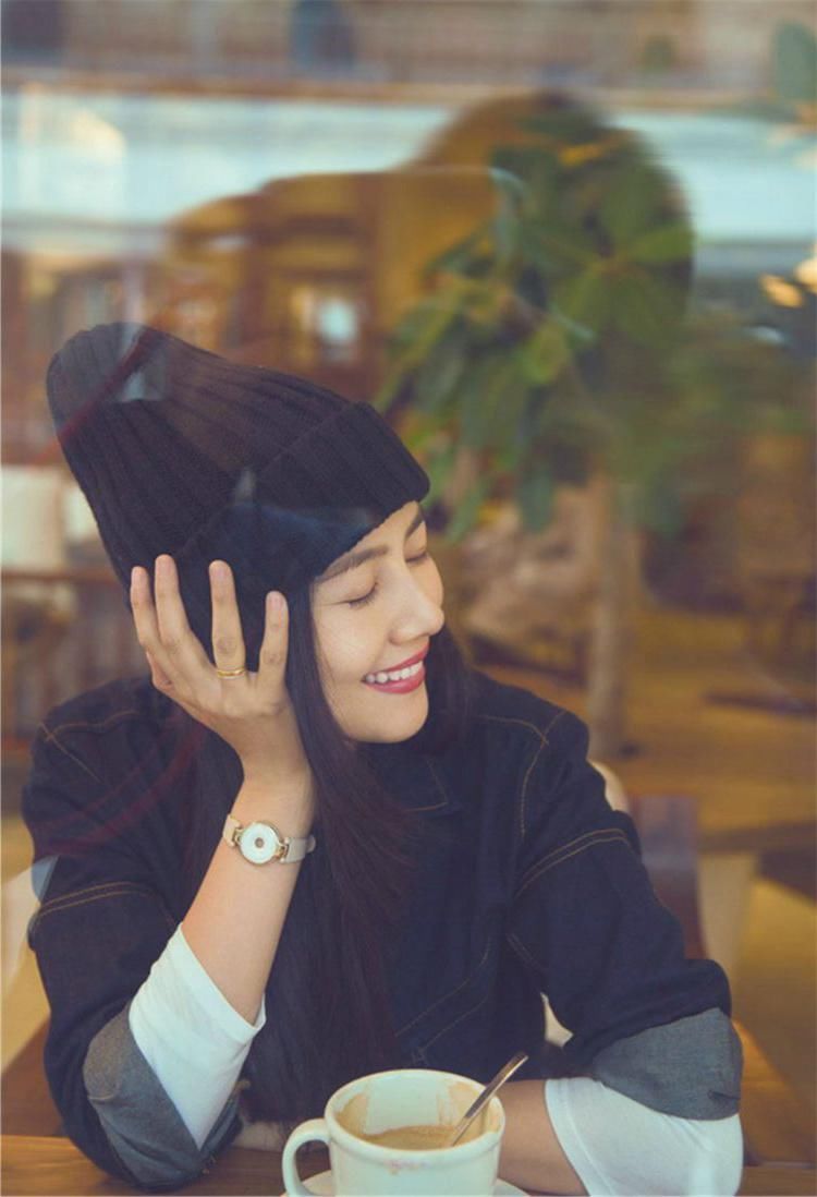 6位女星同穿连体裤，关晓彤好女人，热巴超酷，昆凌像变了一个人