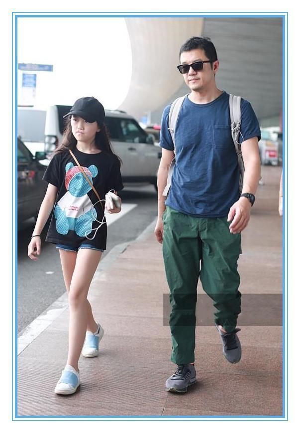 本以为穿短裤的黄多多腿够长的了，可看到李嫣，我顿时沉默了!