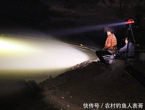 春季夜钓做好这四点，新手夜钓照样上鱼，浅谈春季夜钓的四大技巧