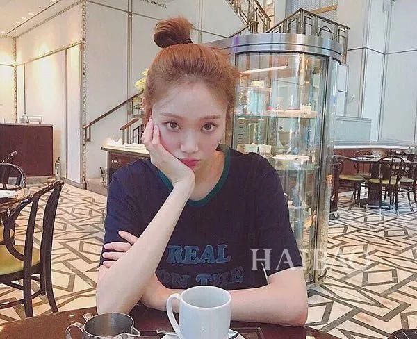 什么｜迷倒南柱赫，和权志龙同公司，奔三的她越来越火了？