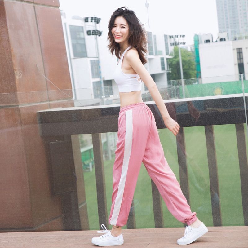 练瑜伽的女人真有心机，不管是穿着还是动作，都让人移不开眼珠