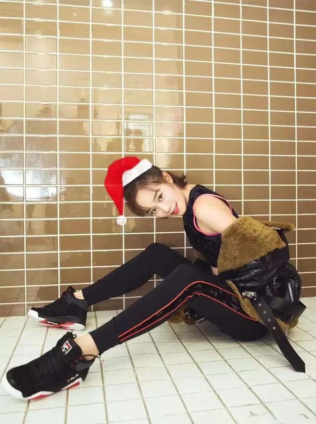 蓝盈莹真够狠!这么紧的鱼尾裙也要硬穿，网友:难怪曹骏那么爱!