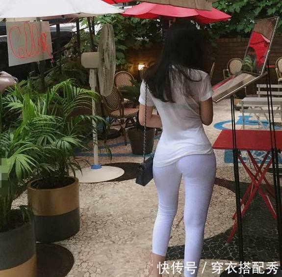 甜蜜唯美的打底裤美女，五官精致漂亮，十分抢眼！