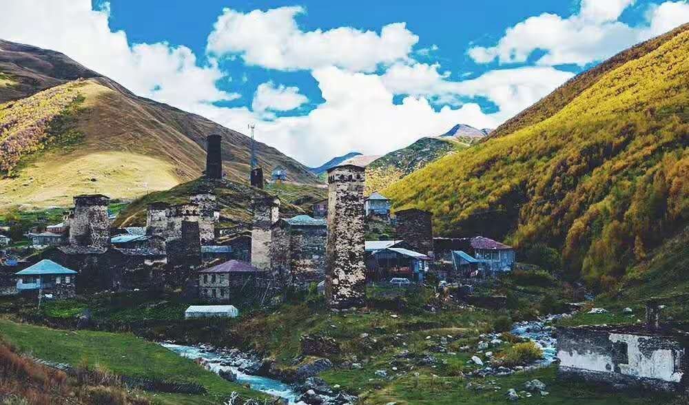 实拍欧洲人的后花园,藏在高加索山里的世外桃源，像极了西藏美景