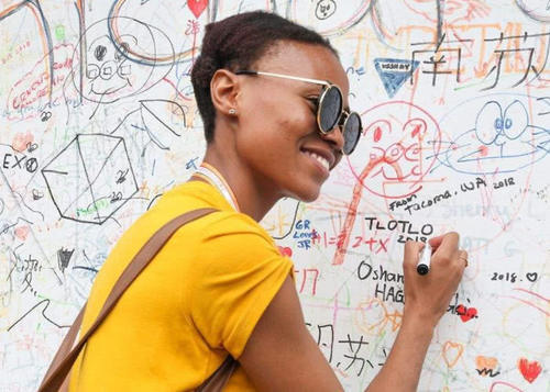 唯一一段允许涂鸦的长城,成为外国人涂鸦的天堂,亦是求婚的圣地