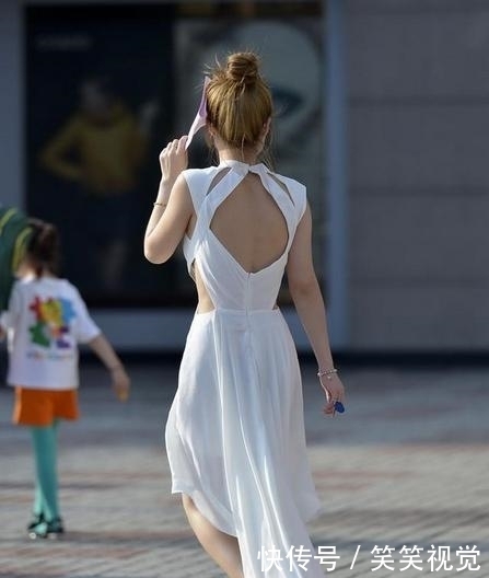 「 服饰」看白色服饰是如何霸占街头的，街拍：夏季服饰白色永远都是主打色
