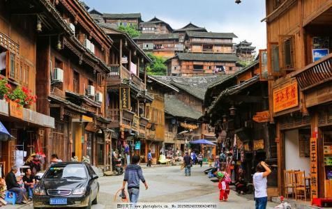 住宿住不起吃饭吃不起,停车给你玩套路,千户苗寨成下个“雪乡”