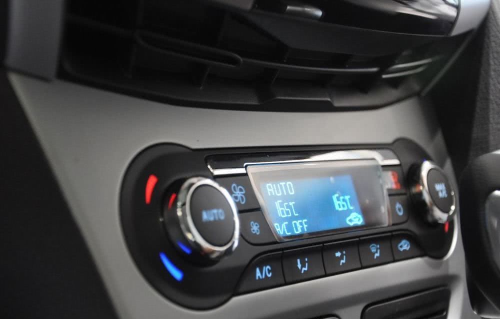  汽车@汽车上的四个排水孔，你都认识吗？有车一族有必要了解一下