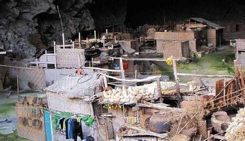 中国惊现亚洲最后一个穴居部落_里面只剩20户人家!