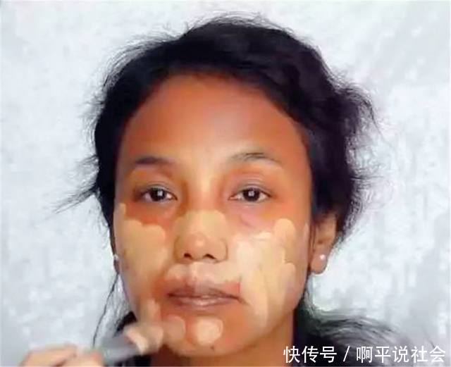 清洁工阿姨40岁没碰过化妆品，美妆师给她化完妆，自己都凌乱了！