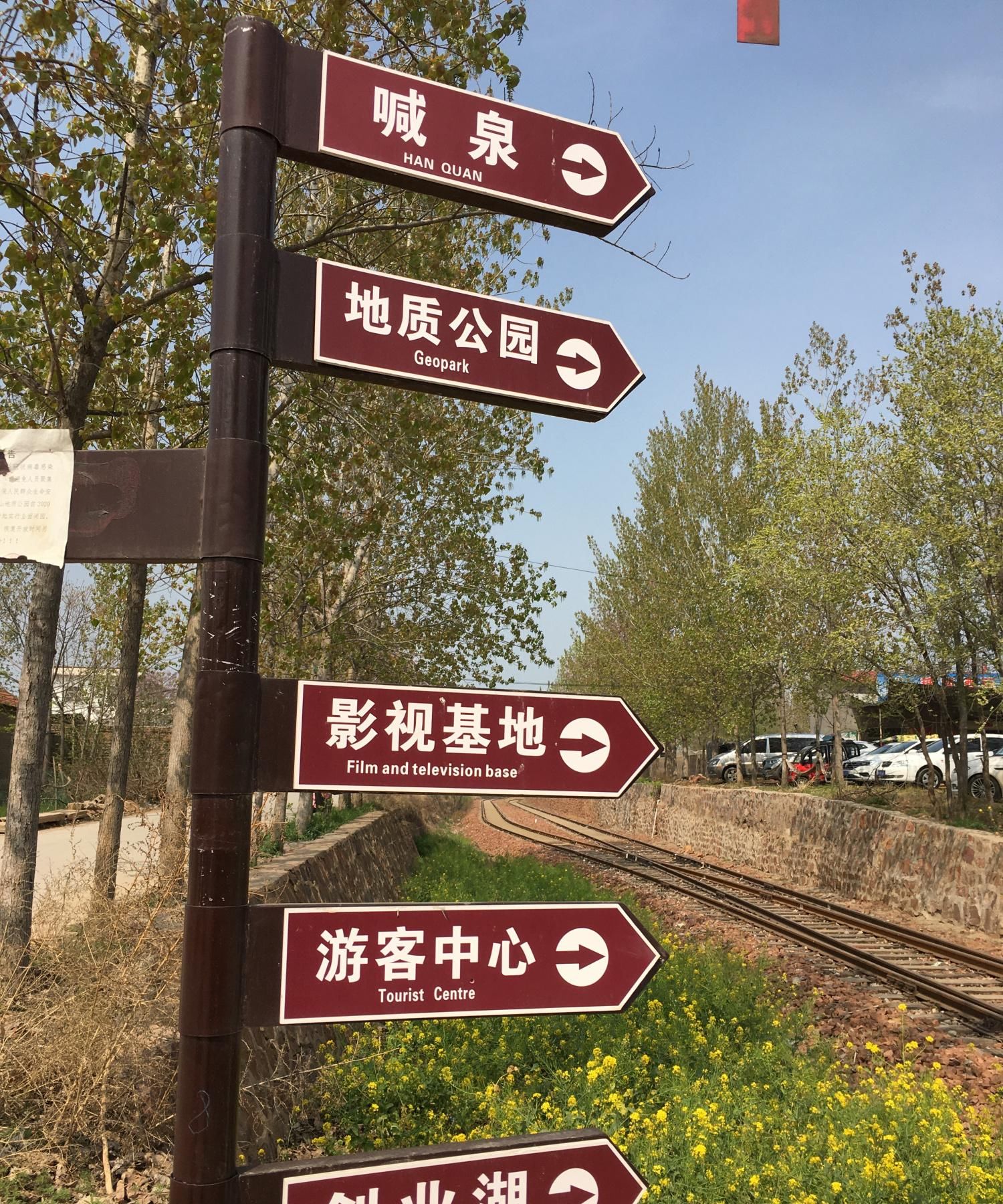  「拍下」临颍：这个清明节小姑娘跑到榆林村，拍下了一组美照