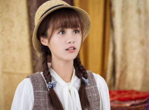 安悦溪穿玻璃鞋,腿软站不起来,找不到合适的姿势,走100米更是