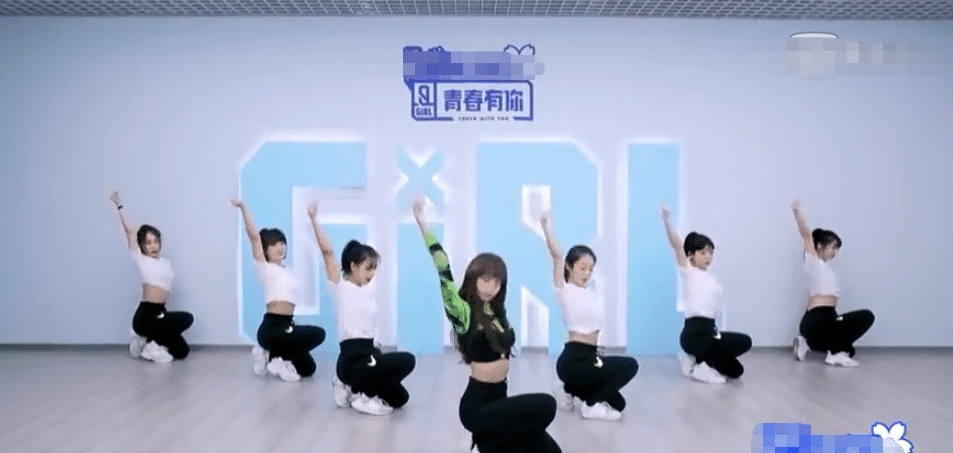 学员:Lisa《青你2》主题曲,与学员差距一望即知,堪称教科书级别