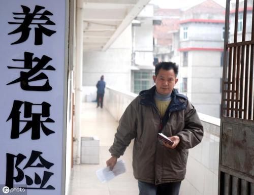  养老金@本地职工注意：社保交满15年，养老金能领多少钱？未来不