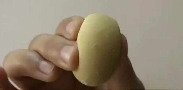辟谣｜蛋黄弹性好的“乒乓蛋” 是假鸡蛋？7月食药谣言榜了解一下
