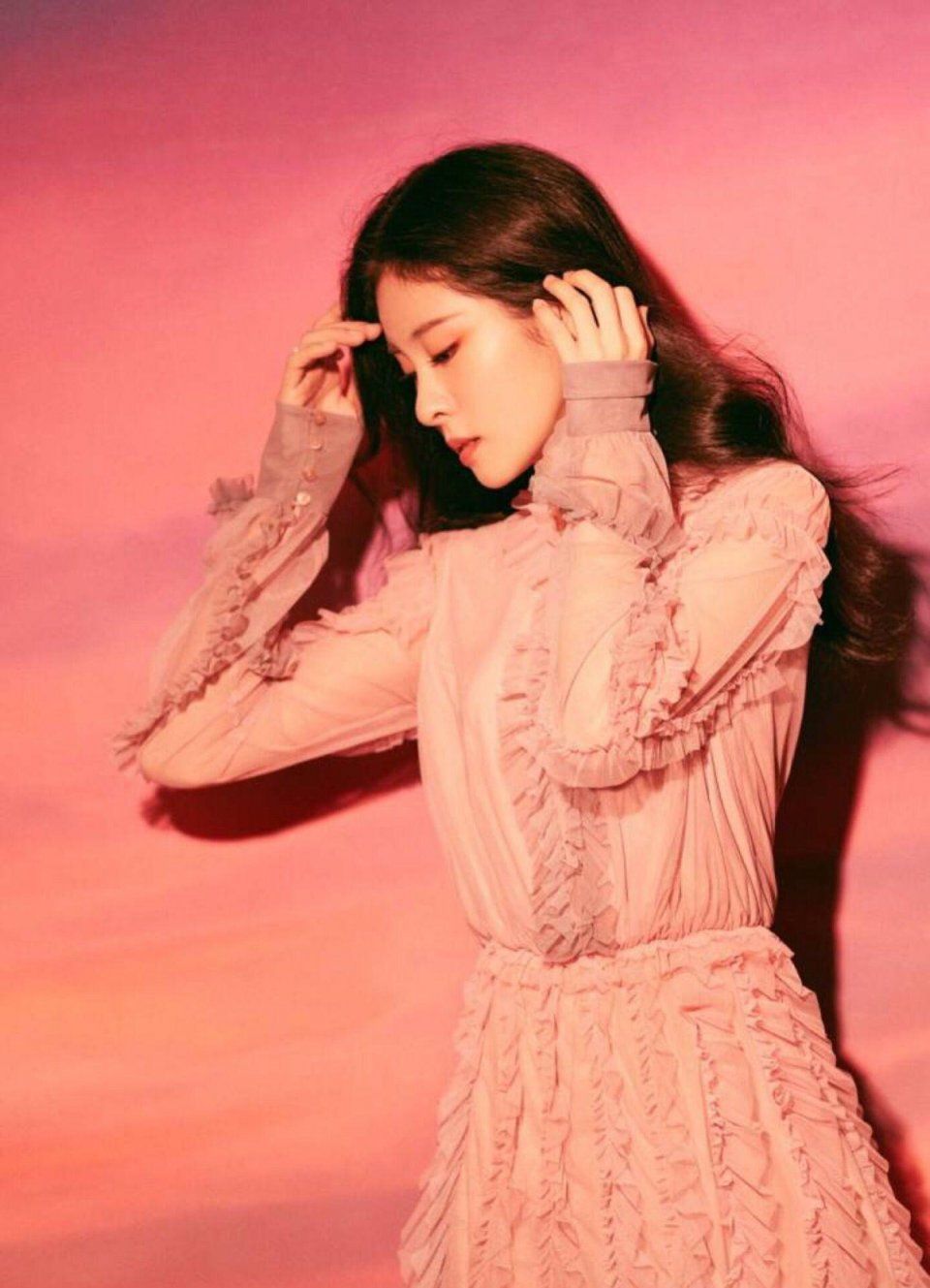张碧晨穿粉色系连衣裙，甜到让人无法转移视线