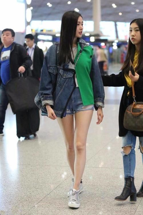 张天爱根本不用P图,腿这么长腰这么细,身材完美,挑不出毛病!