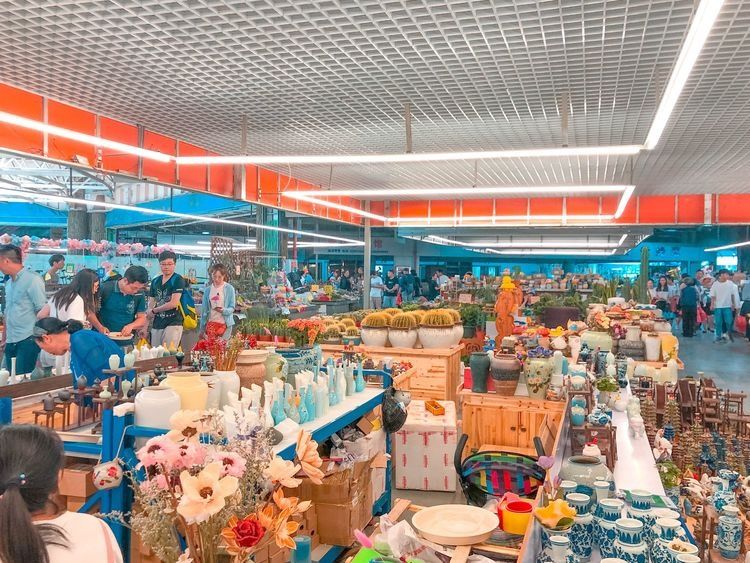  中国：西南新晋新一线，GDP为6475亿，正往国际化发展，不是成都重庆
