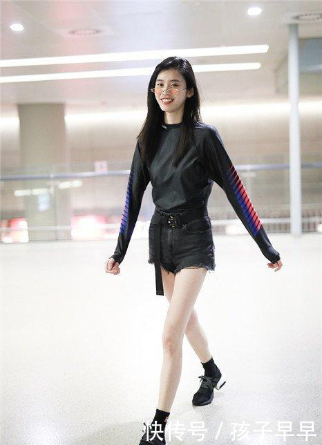 奚梦瑶太敢穿了！这么紧的短裤也硬穿，网友：不嫌勒得慌吗？