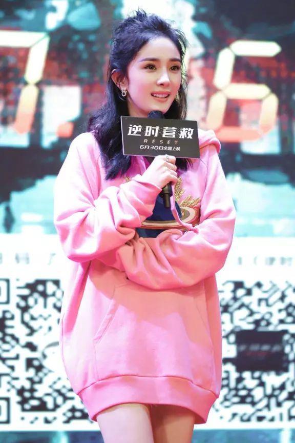 杨幂娜扎的腿看起来又长又细，原来她们都爱玩这样的套路！