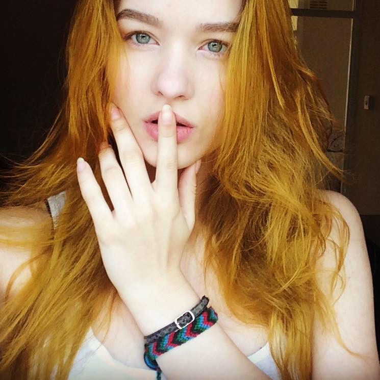 一女孩化妆不为展现自己的美而是看了会让人害怕