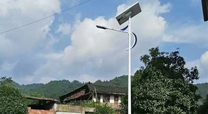 农村用上了免费路灯,可不到一年,农民突然改口拆了吧,为何！