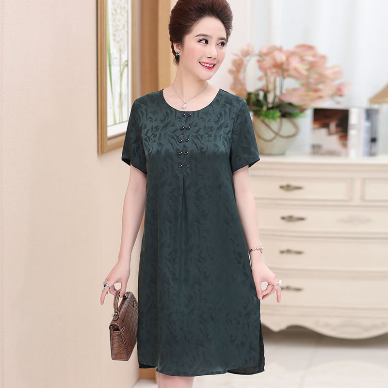 姑娘，今年流行穿这样的连衣裙，吸睛时尚又洋气，轻松穿出女神范